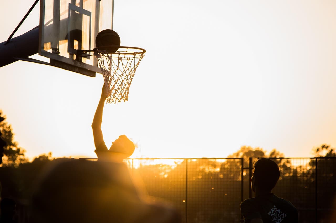 Essential Leadership Qualities for Pro Team Sports Success